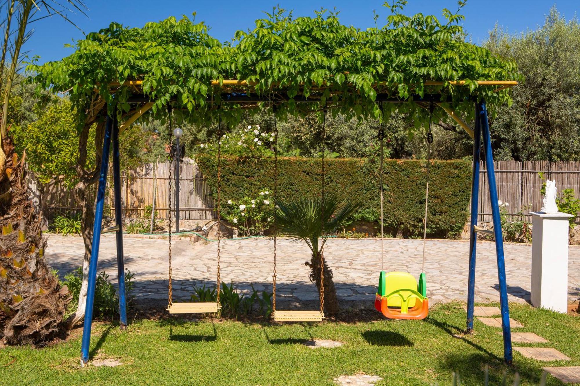 Villa Dimitris Apartments & Bungalows Frinion Bagian luar foto