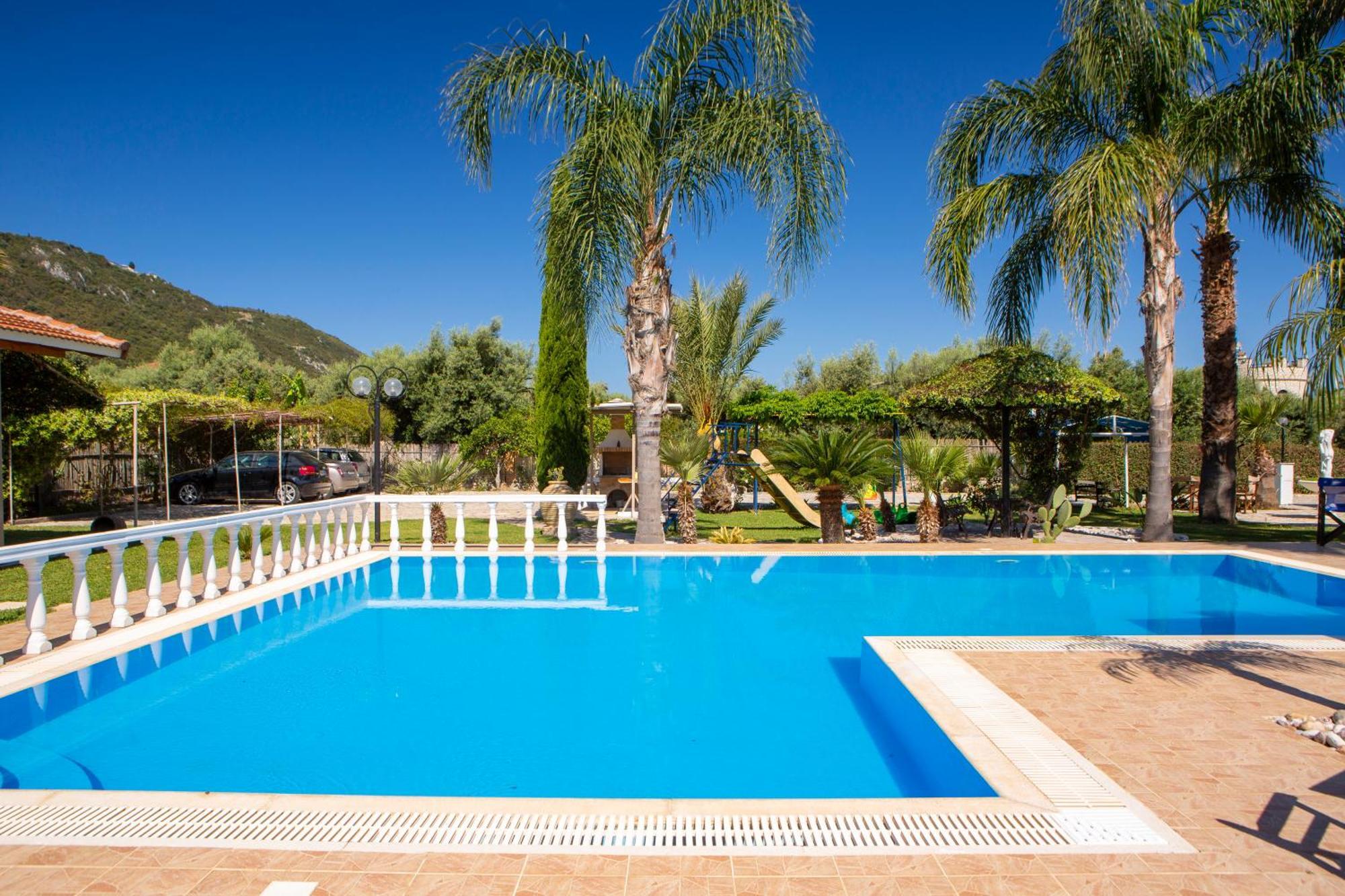 Villa Dimitris Apartments & Bungalows Frinion Bagian luar foto
