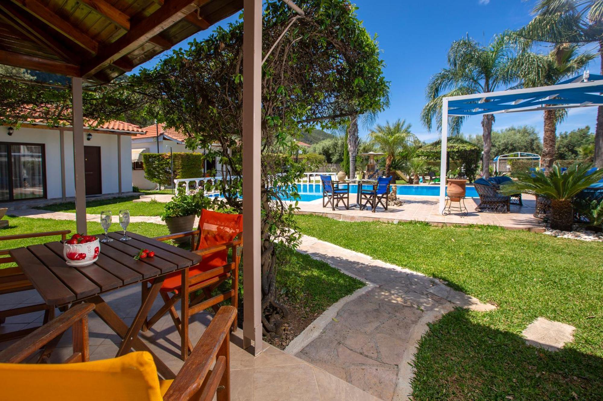 Villa Dimitris Apartments & Bungalows Frinion Bagian luar foto