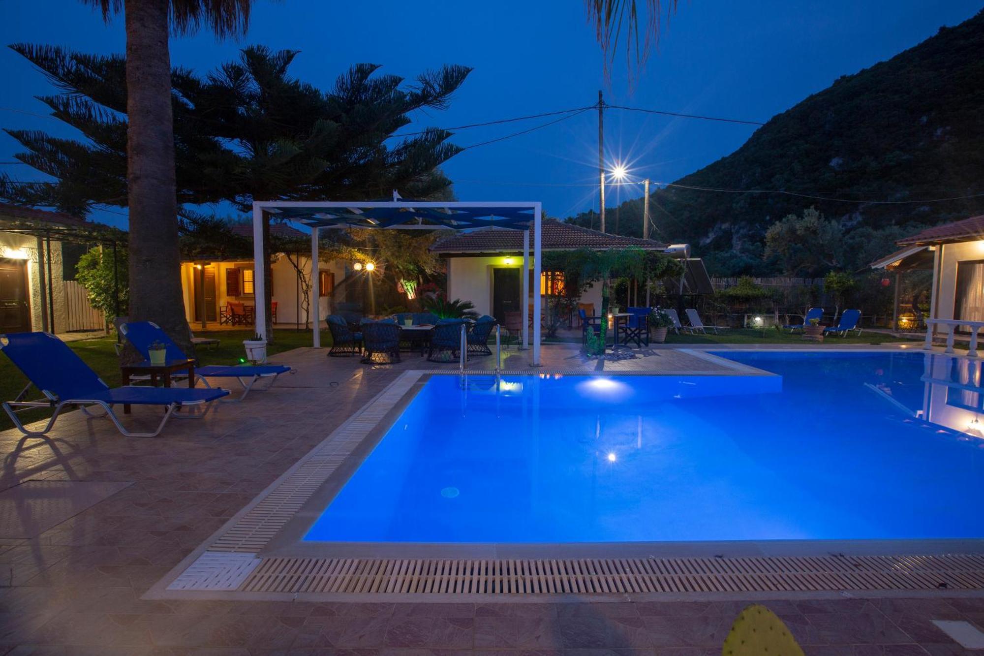 Villa Dimitris Apartments & Bungalows Frinion Bagian luar foto