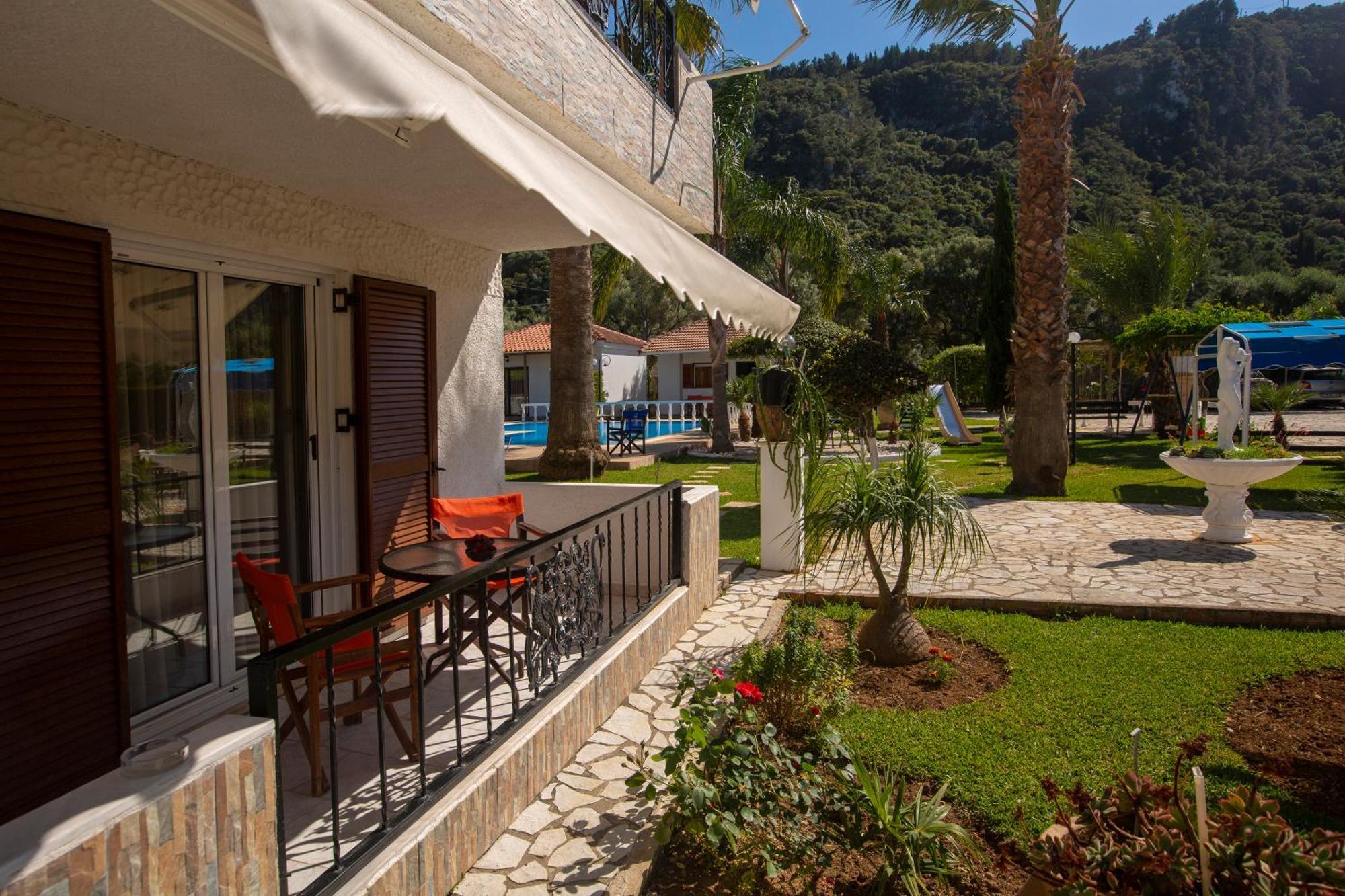 Villa Dimitris Apartments & Bungalows Frinion Bagian luar foto
