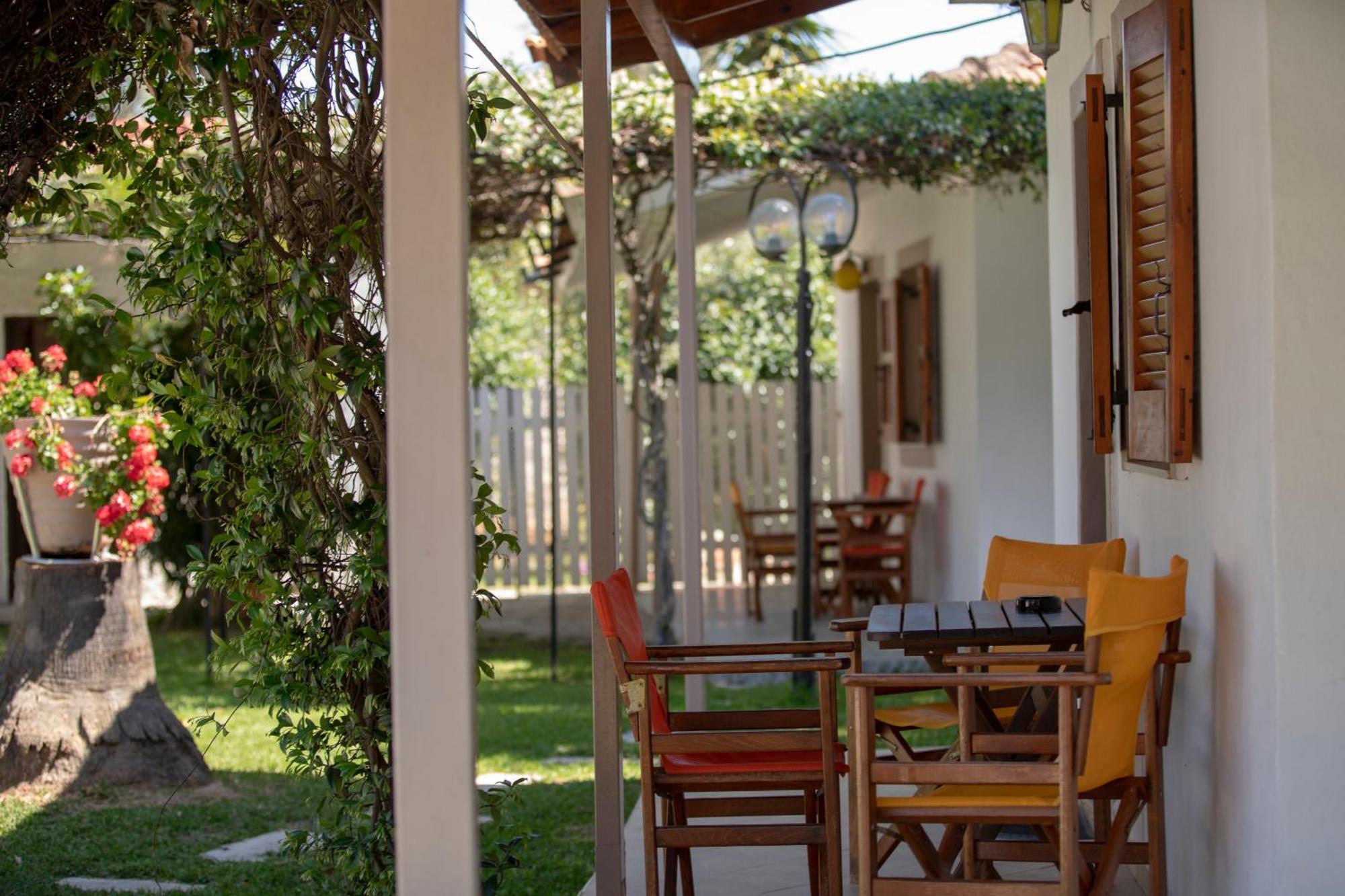 Villa Dimitris Apartments & Bungalows Frinion Bagian luar foto