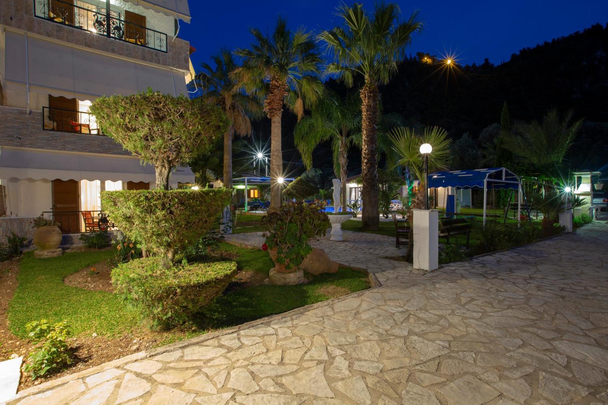 Villa Dimitris Apartments & Bungalows Frinion Bagian luar foto