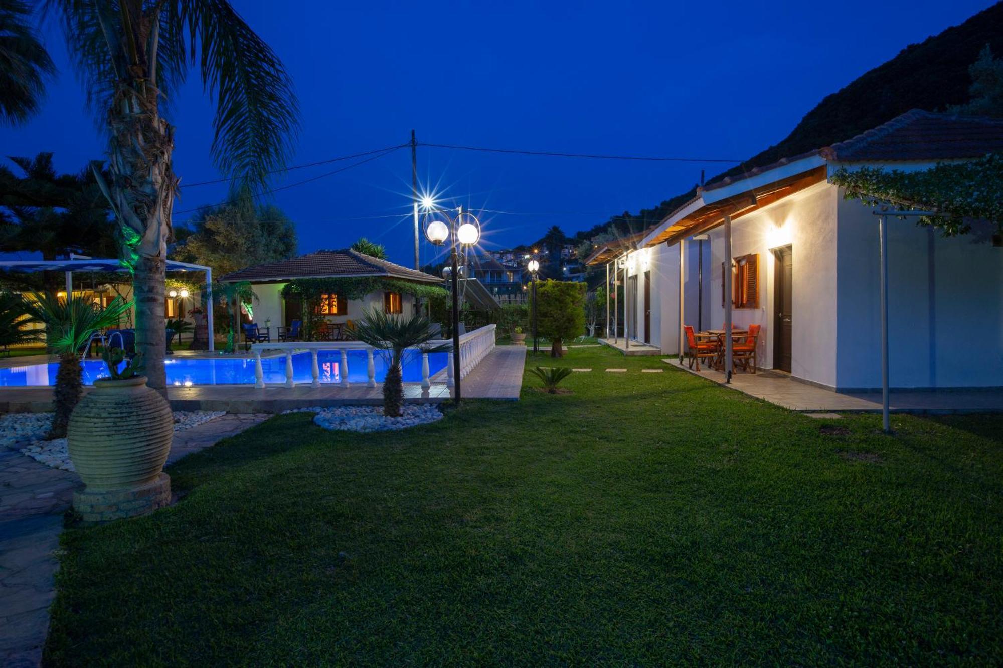 Villa Dimitris Apartments & Bungalows Frinion Bagian luar foto
