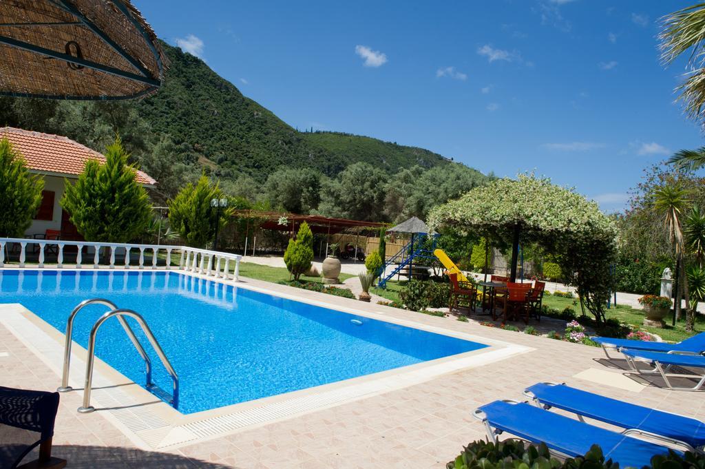 Villa Dimitris Apartments & Bungalows Frinion Bagian luar foto